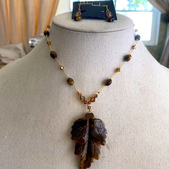 Dabby reid leaf  tiger eye faux stone.  18k gold plated chain NEW $189 - Picture 1 of 5
